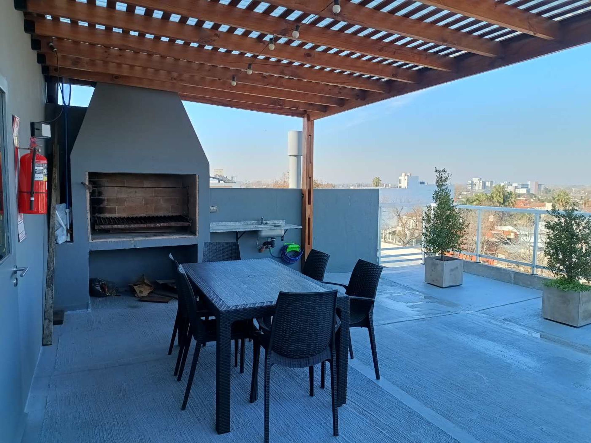 Dos ambientes con parrilla y terraza propia