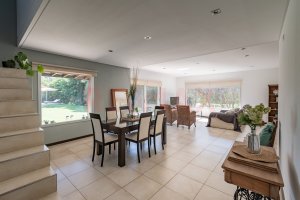 5-room house for sale with pool in Talar del Lago 2