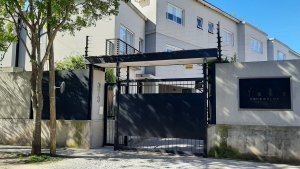 Casa En Venta Tigre 4 Ambi Jardín- Cochera- Pileta