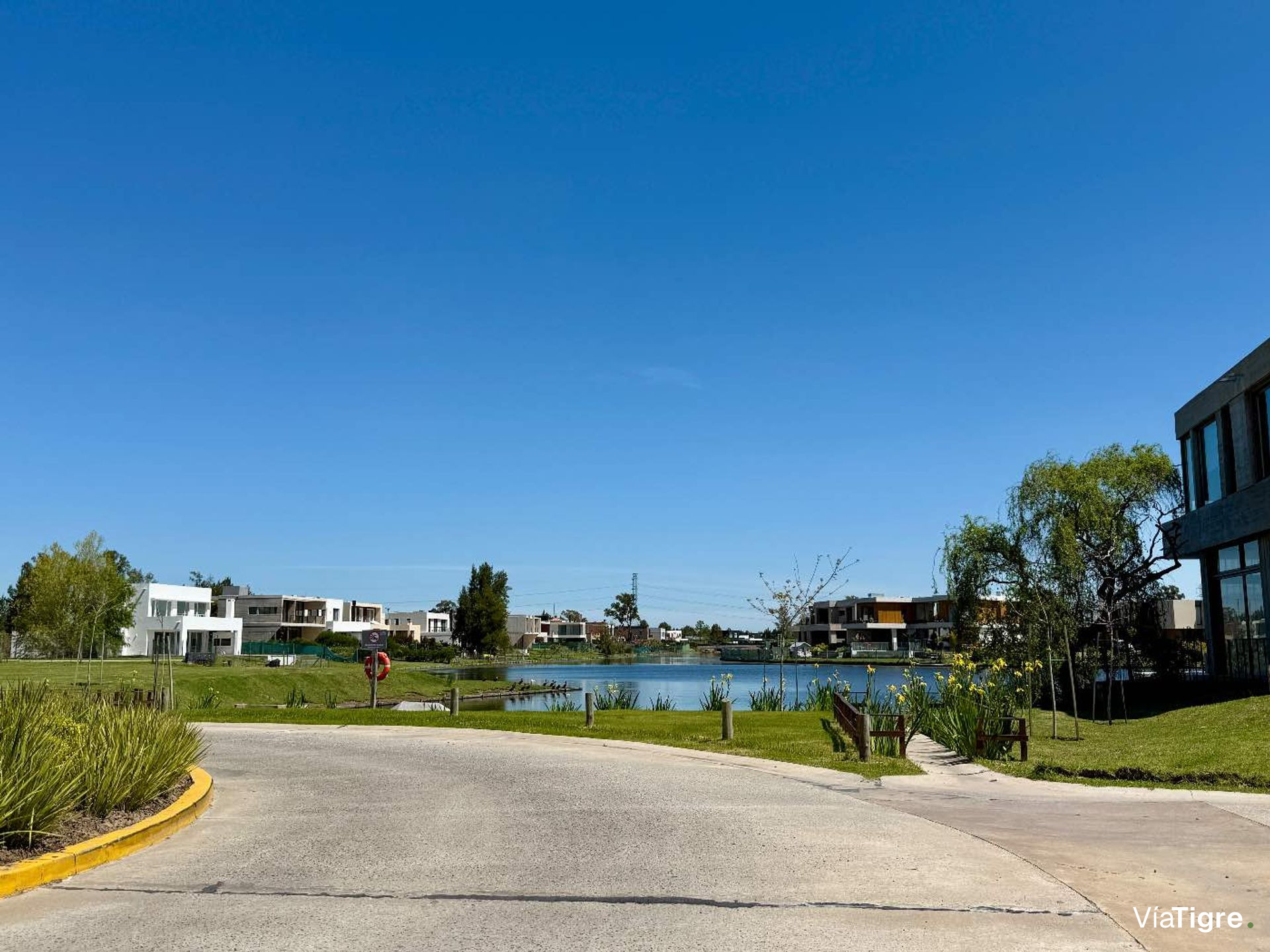 Venta depart duplex en San Isidro Central PERMUTA