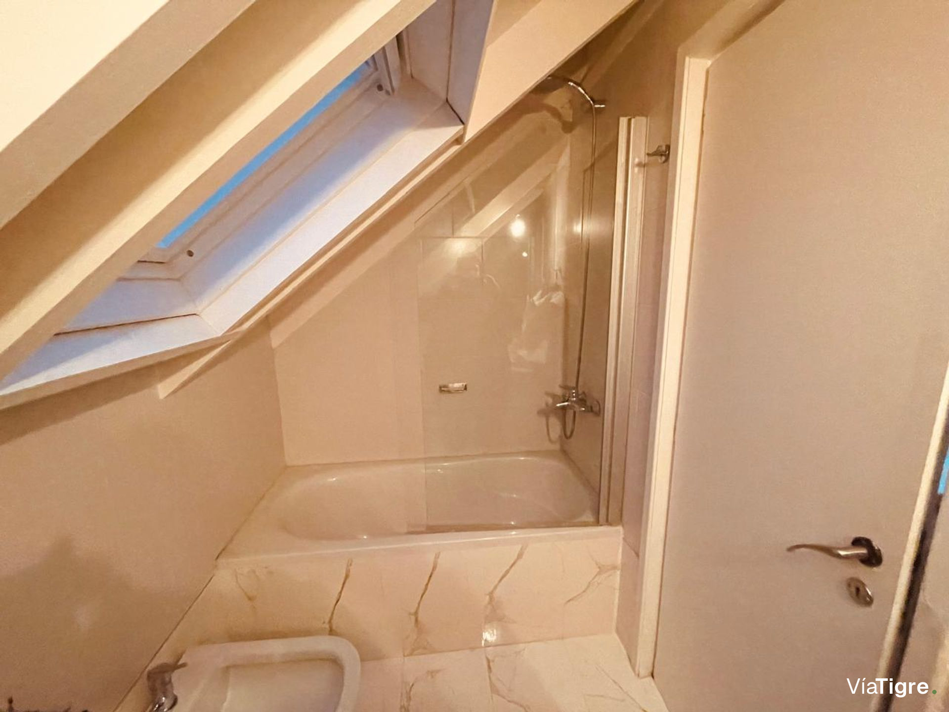 Venta depart duplex en San Isidro Central PERMUTA