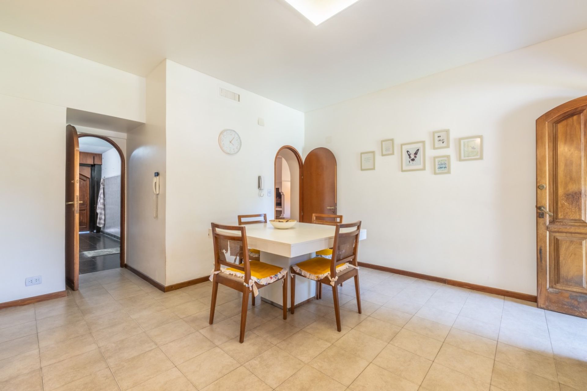 Casa 5 Ambientes Martinez. Jardin Quincho Pileta