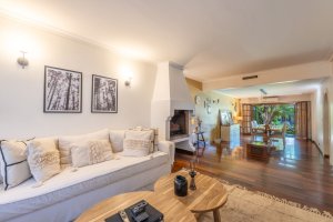 4-Room House, Garden, Pool, BBQ Area Martinez