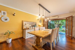 4-Room House, Garden, Pool, BBQ Area Martinez