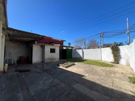 Multifamily House for Sale in Boulogne with Garden