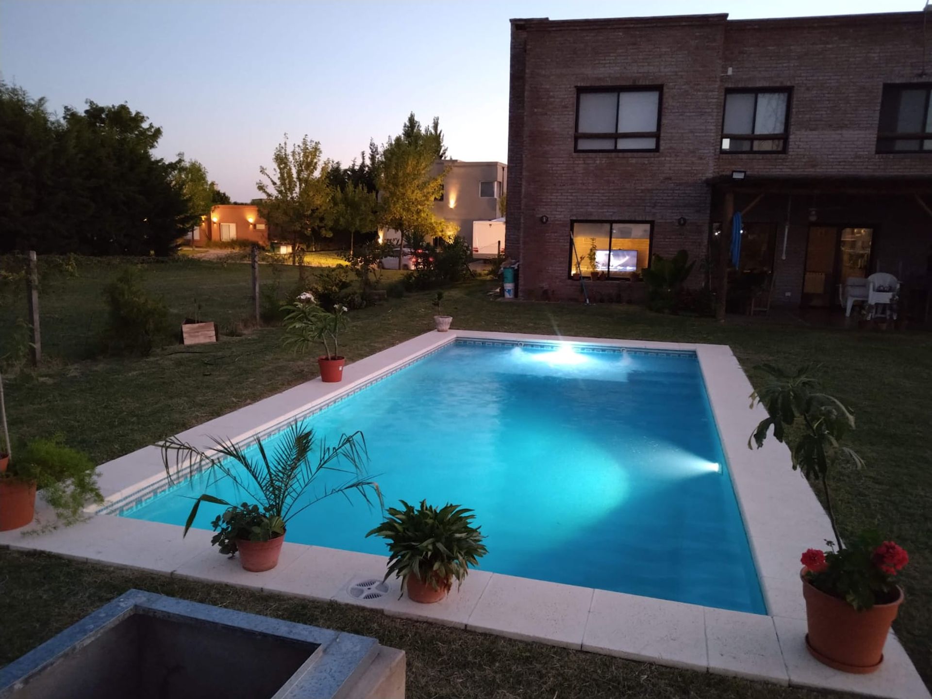 Casa En Venta 4Amb - Victoria Con Jardin Y Pileta