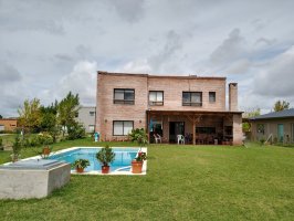 House for Sale 4 rooms – Victoria with garden and pool