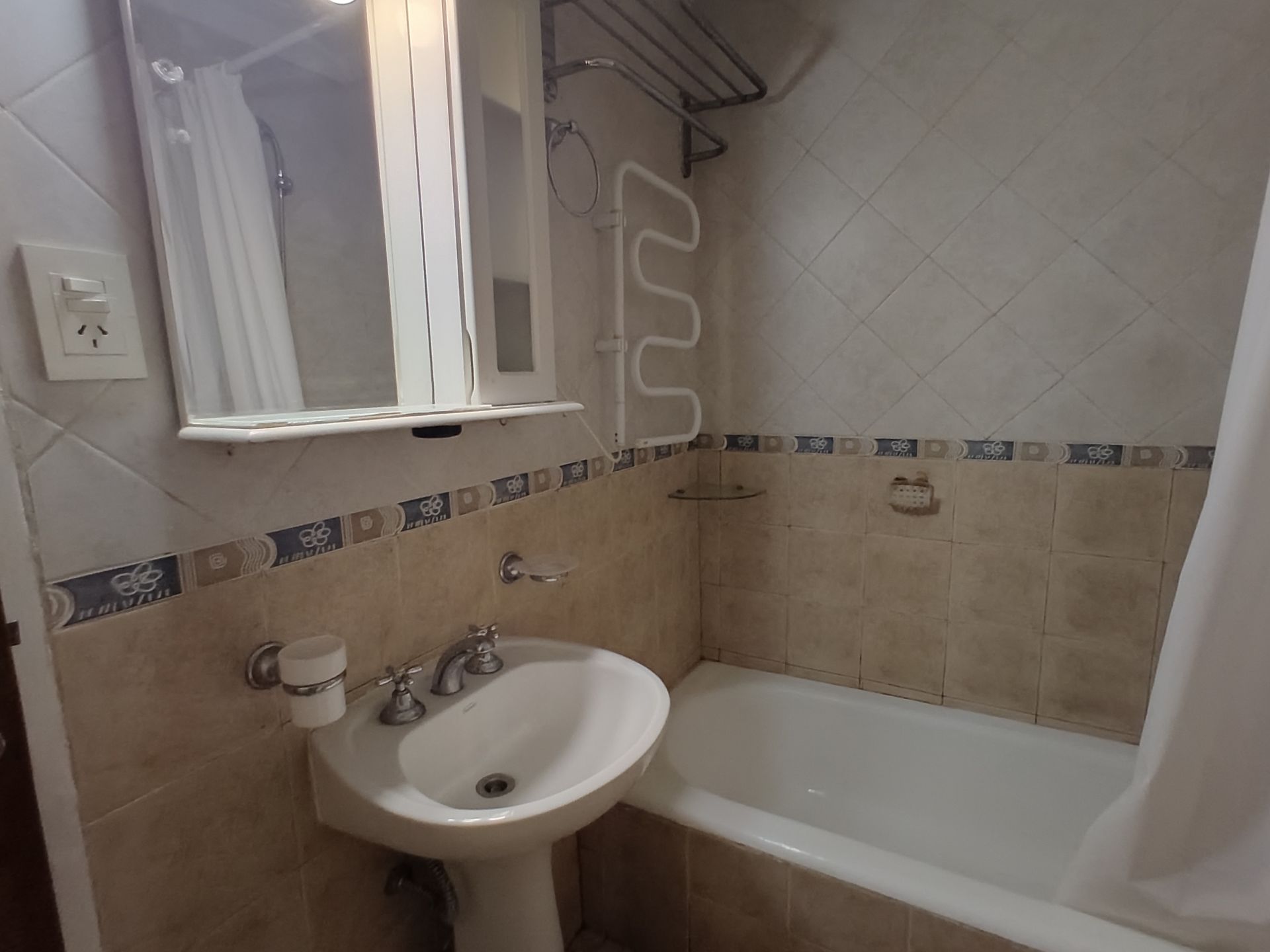 Casa a ESTRENAR - Laguna Grande, Pileta CALIDAD