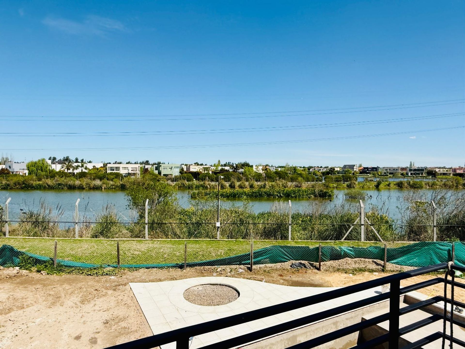 Casa a ESTRENAR - Laguna Grande, Pileta CALIDAD