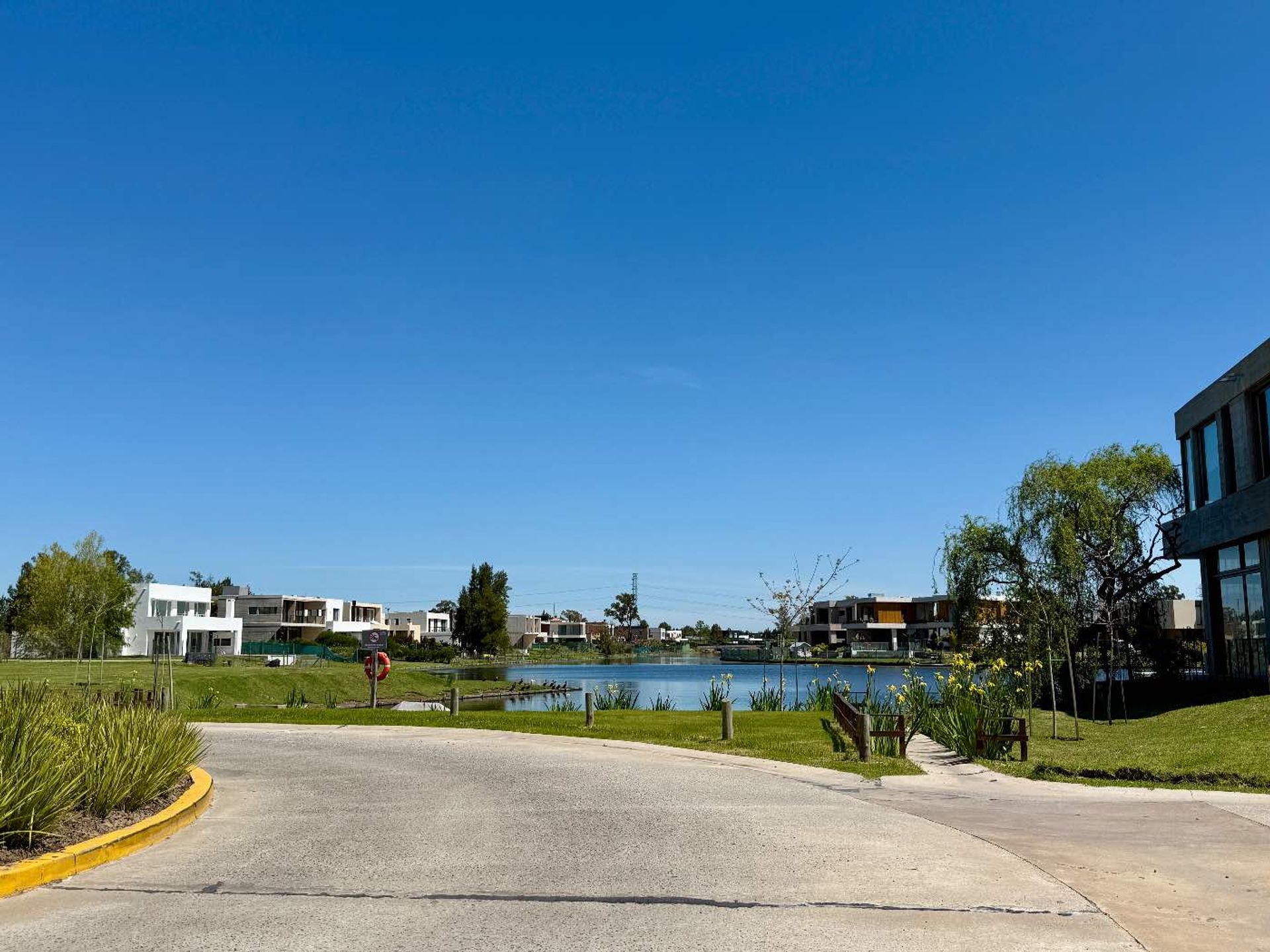 Casa a ESTRENAR - Laguna Grande, Pileta CALIDAD