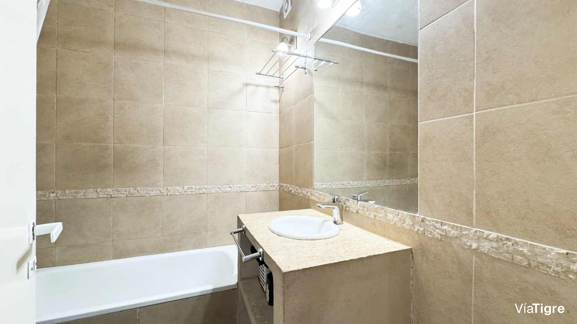 Venta Casa 4 Amb. Con Cochera Y Pileta En Olivos