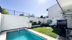 Venta Casa 4 Amb. Con Cochera Y Pileta En Olivos