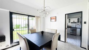 Venta Casa 4 Amb. Con Cochera Y Pileta En Olivos