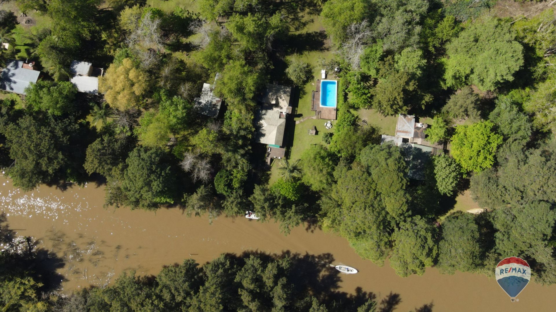 DOS CASAS c/ PISCINA Arroyo Toro– Delta FINANCIA