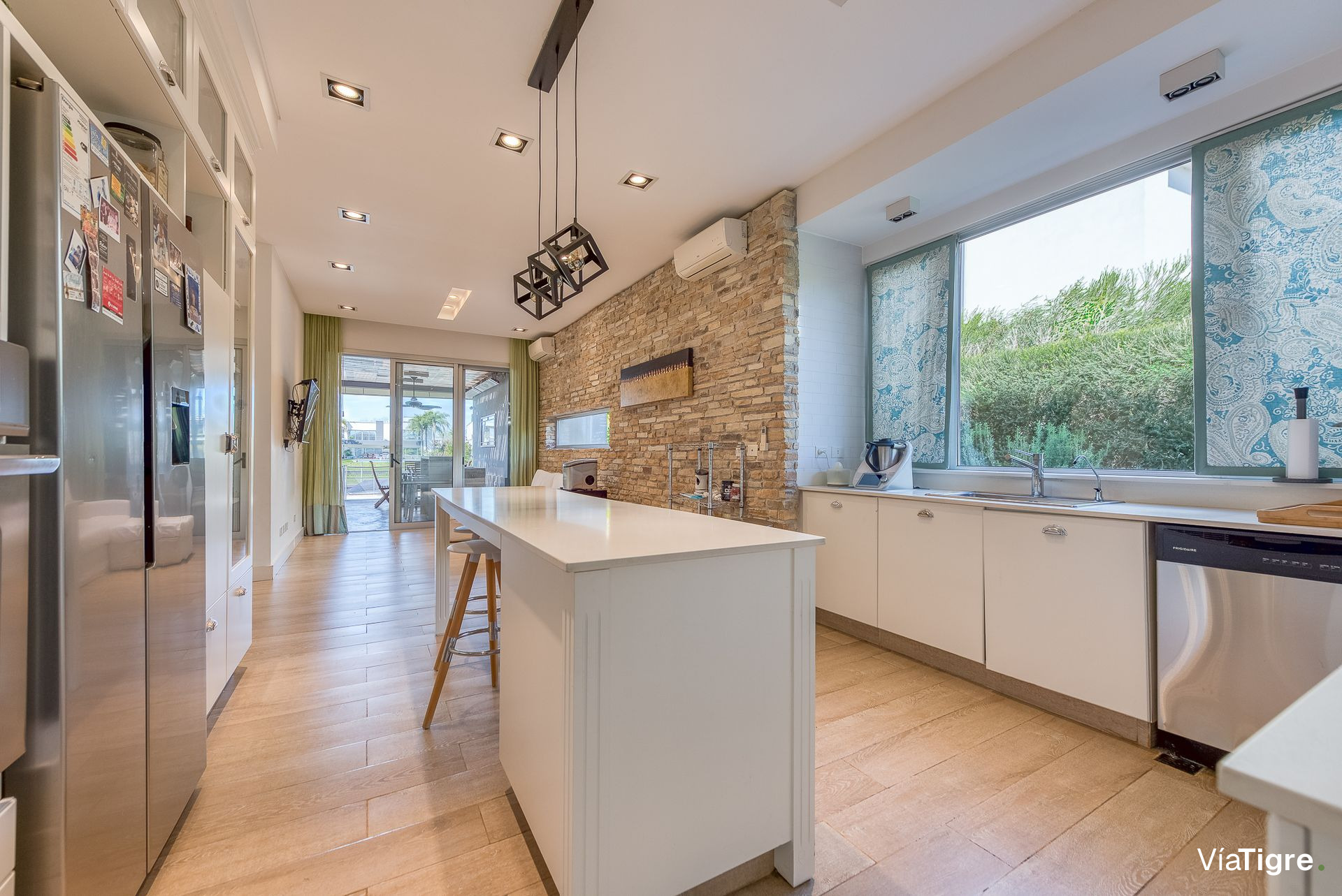 Venta Casa En Albanueva Con Amarra 5 Amb.