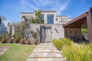 House for Sale on Calle Amarra in Albanueva, Milberg's Corner