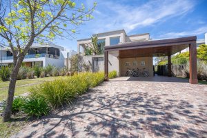 House for Sale on Calle Amarra in Albanueva, Milberg's Corner