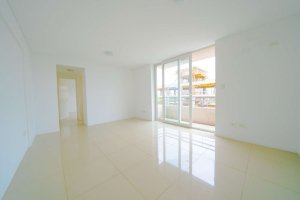 2 bright rooms. Amenities. Covered parking.