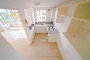 2 bright rooms. Amenities. Covered parking.