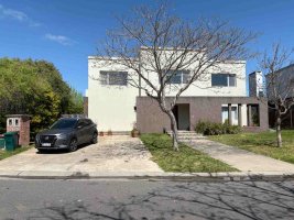 House for rent, 3 bedrooms in suite + 2 playrooms