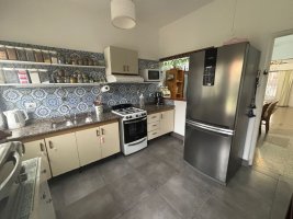 3-room house for sale with garage and large park