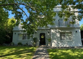 House for Sale: 4 Bedrooms, San Isidro Labrador, Villa Nueva