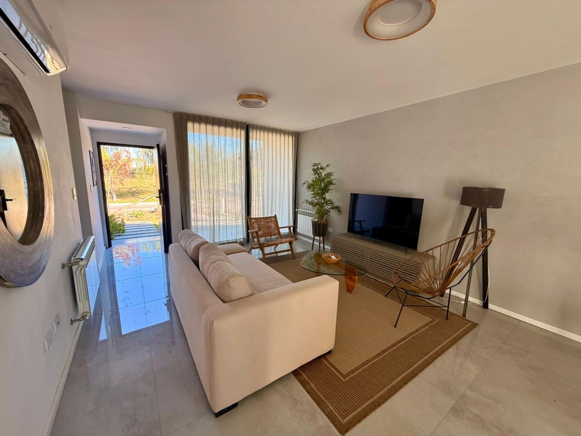 Casa en Sunny Tigre | Sobre calle principal