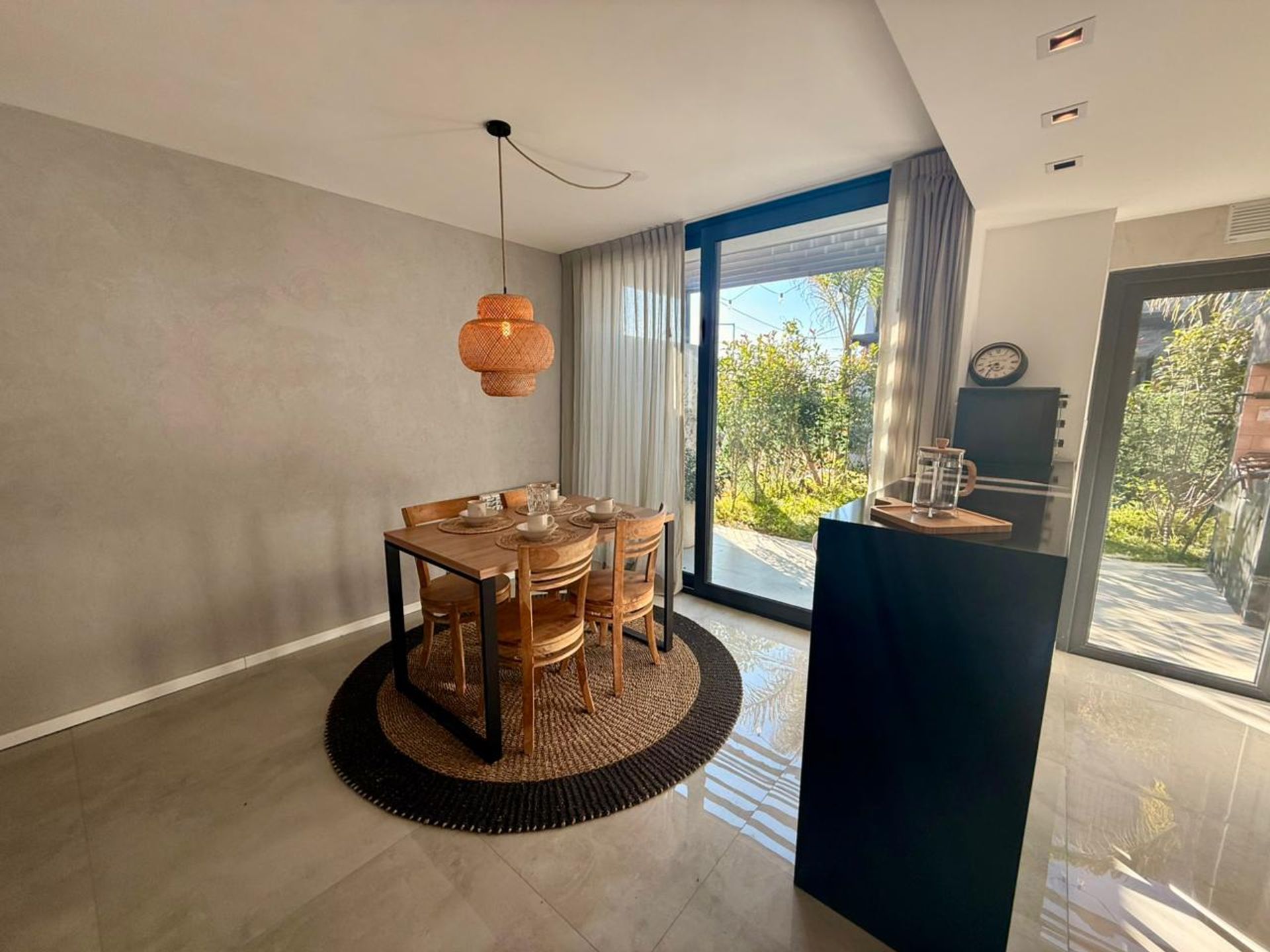 Casa en Sunny Tigre | Sobre calle principal