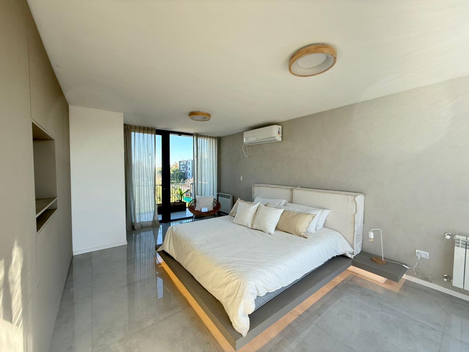 Casa en Sunny Tigre | Sobre calle principal