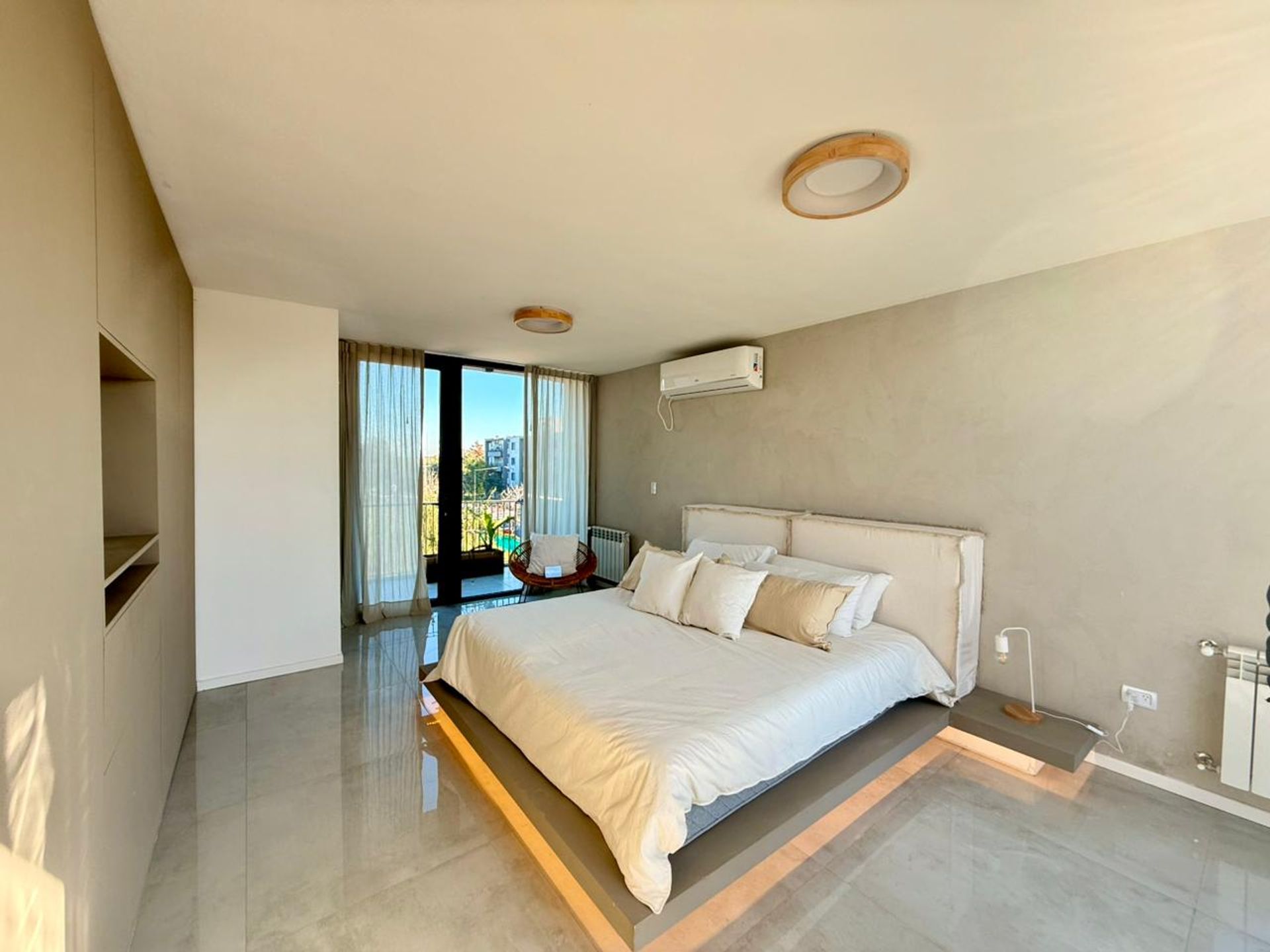 Casa en Sunny Tigre | Sobre calle principal