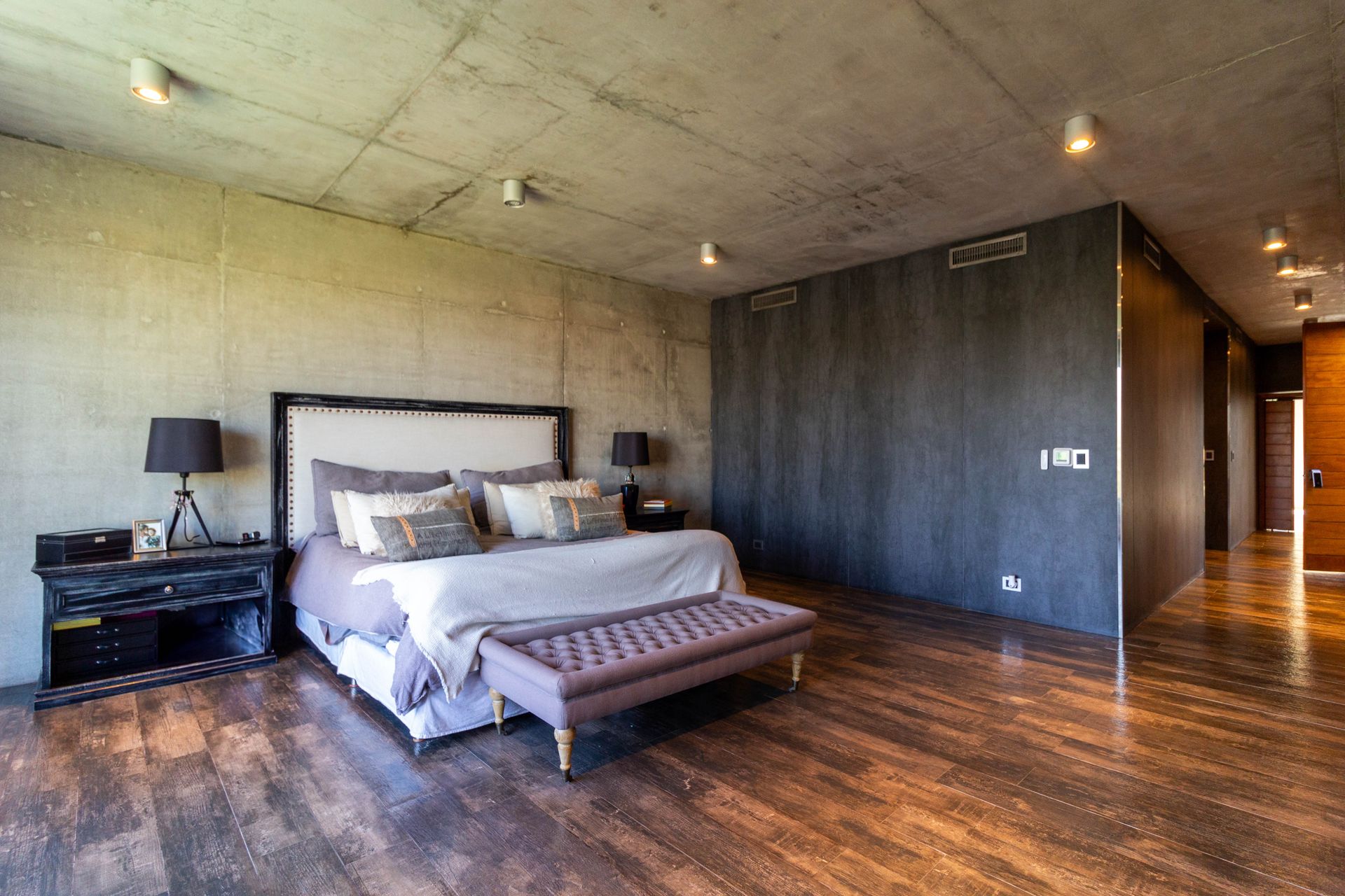 Casa en Sunny Tigre | Sobre calle principal