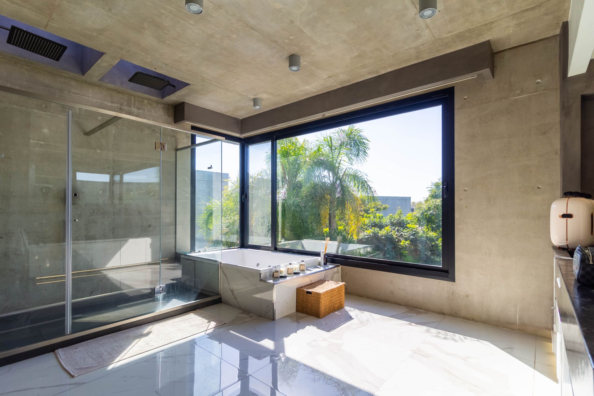 Casa en Sunny Tigre | Sobre calle principal