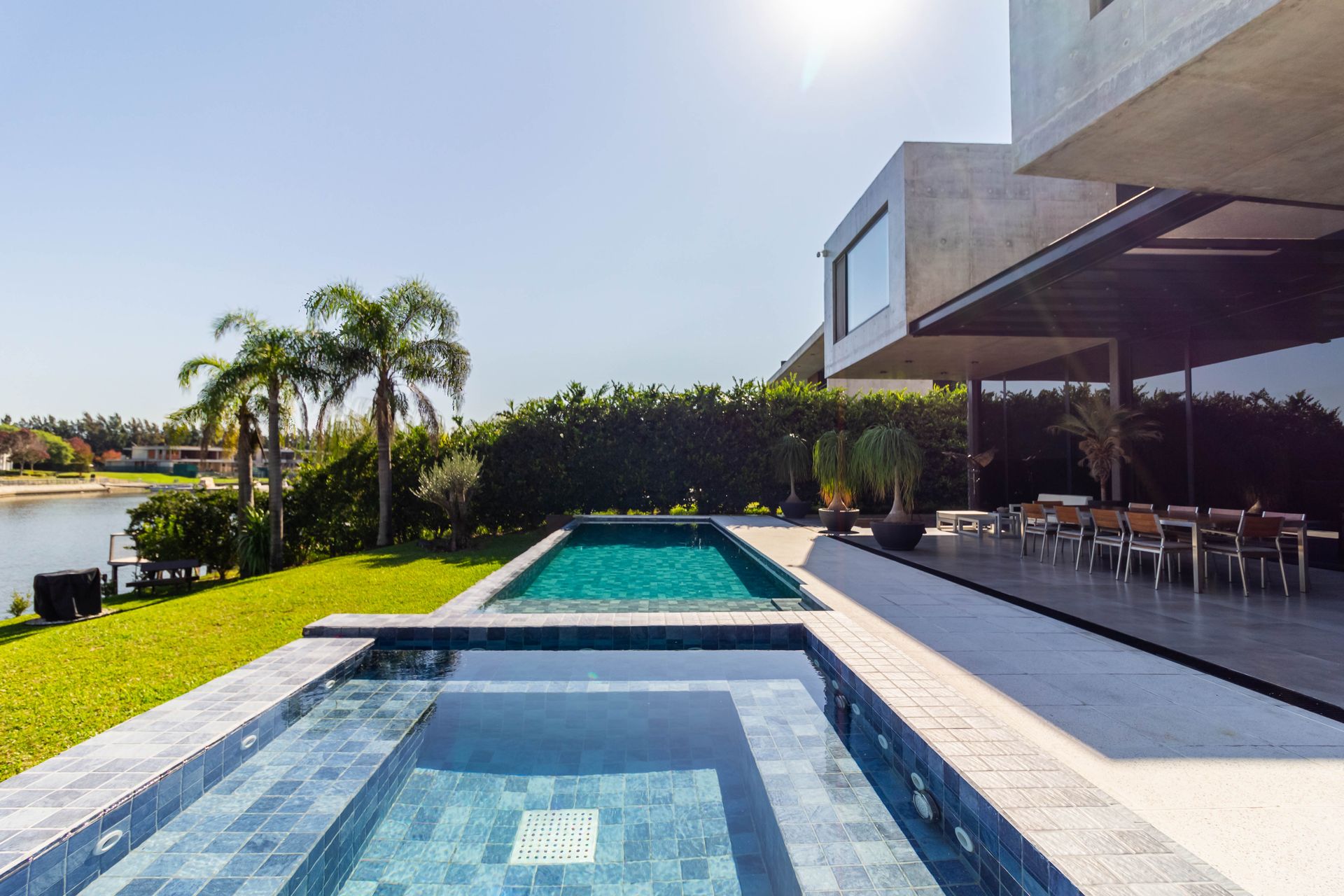 Casa en Sunny Tigre | Sobre calle principal