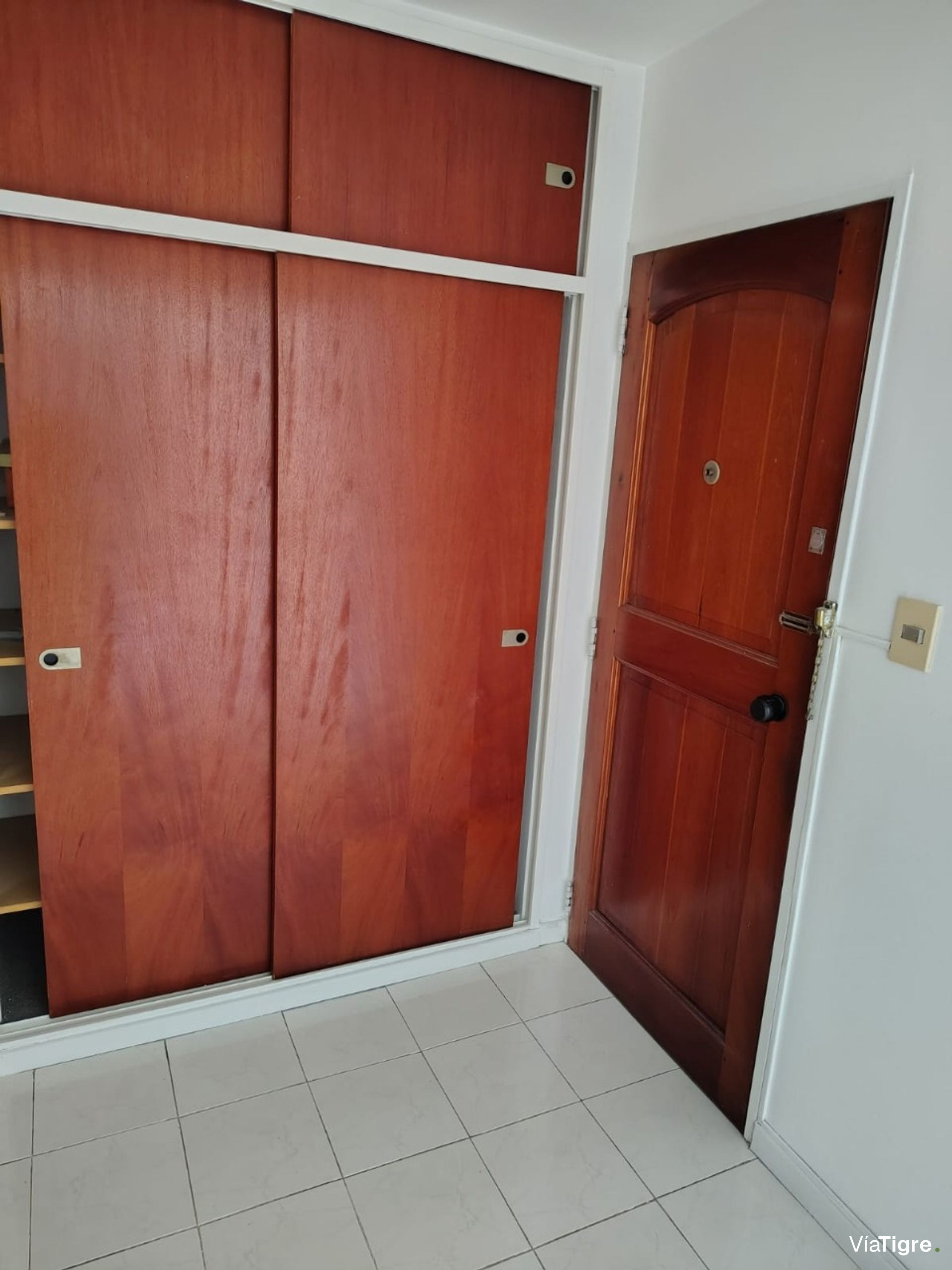Dep 2 amb en venta San Isidro con cochera y balcón