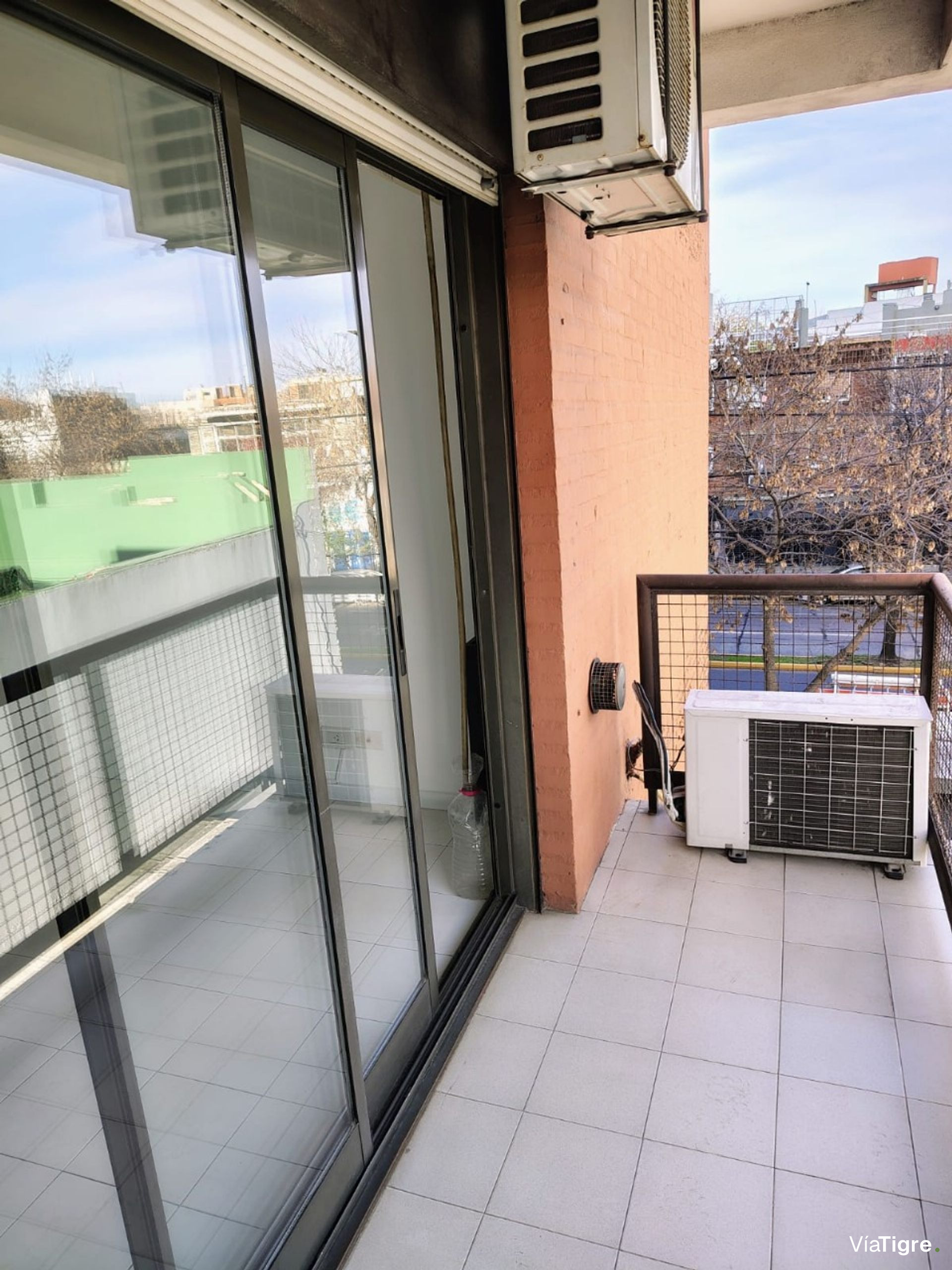 Dep 2 amb en venta San Isidro con cochera y balcón