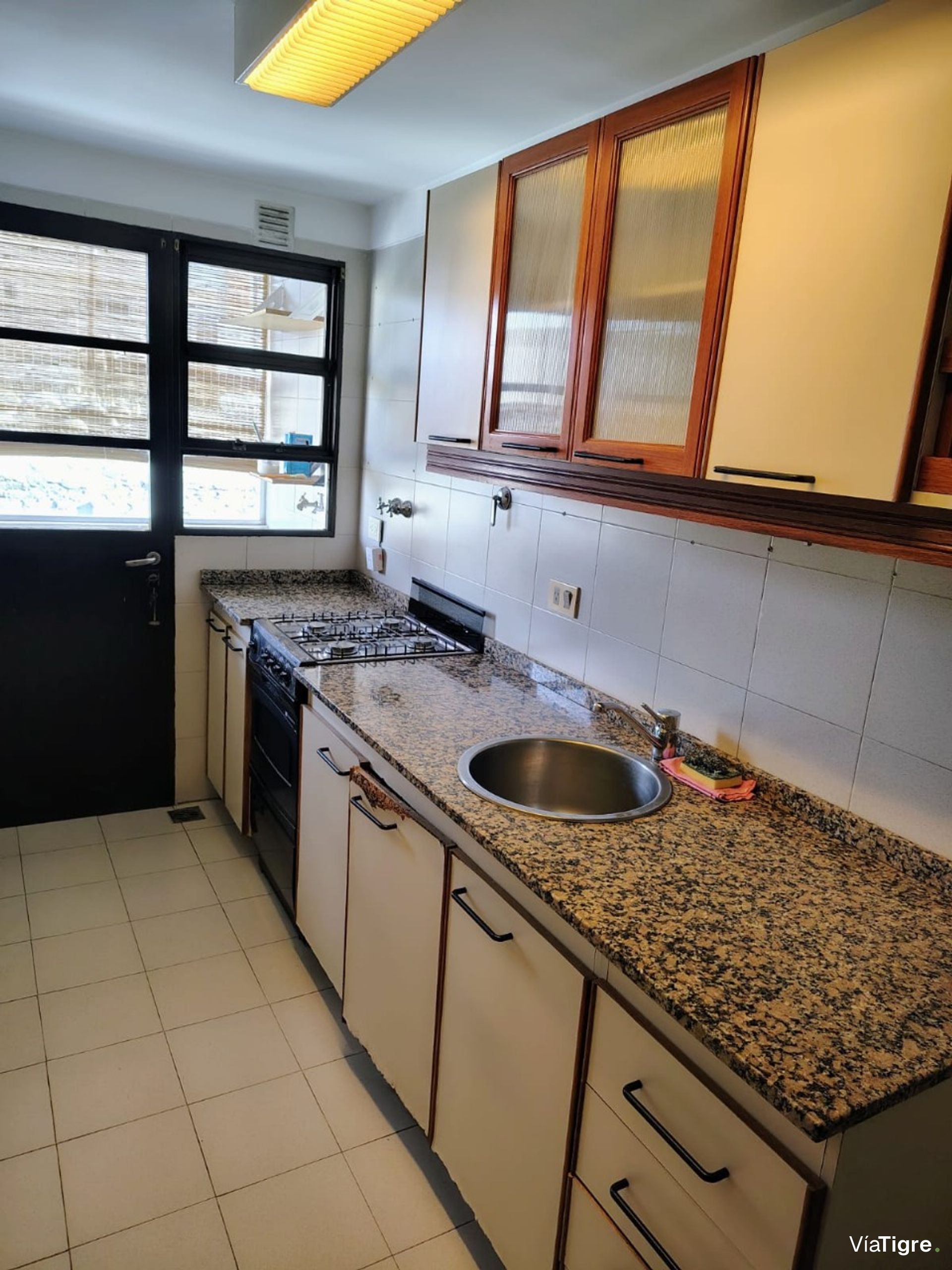 Dep 2 amb en venta San Isidro con cochera y balcón