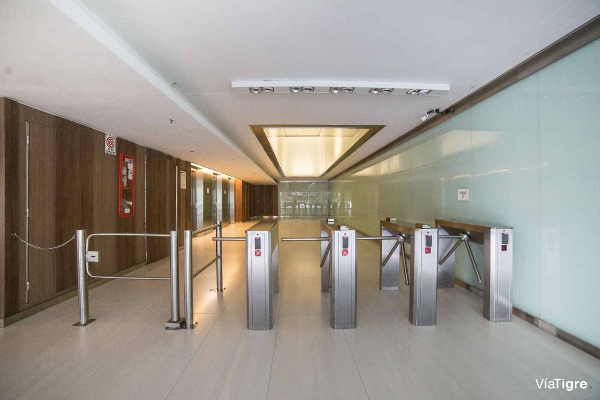OFICINAS 930 m2 PLANTA LIBRE en OLIVO, 18 cocheras
