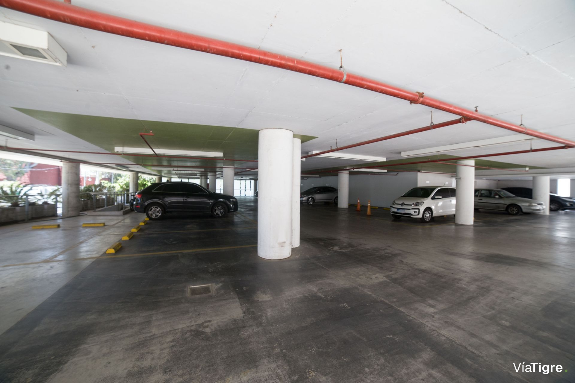 OFICINAS 930 m2 PLANTA LIBRE en OLIVO, 18 cocheras