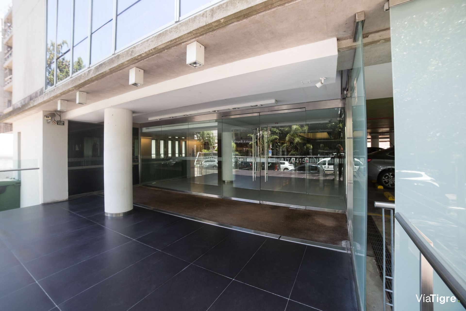 OFICINAS 930 m2 PLANTA LIBRE en OLIVO, 18 cocheras