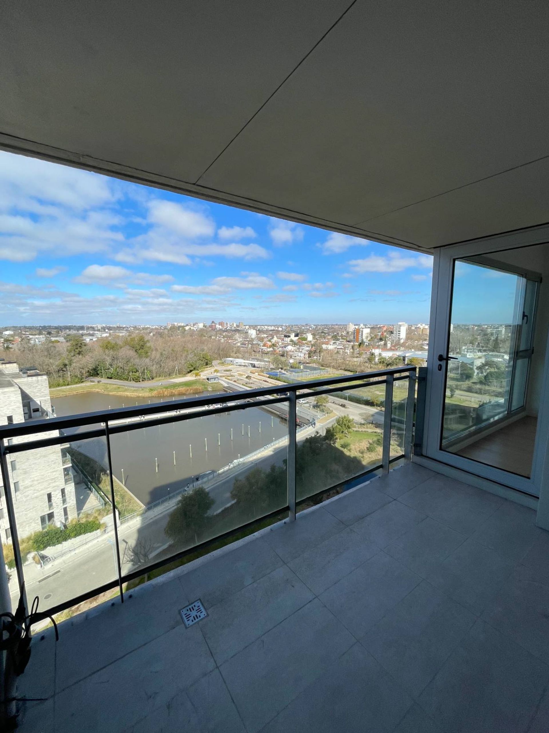 Venta Dpto 4 Amb.- Frente al Hipodromo- San Isidro