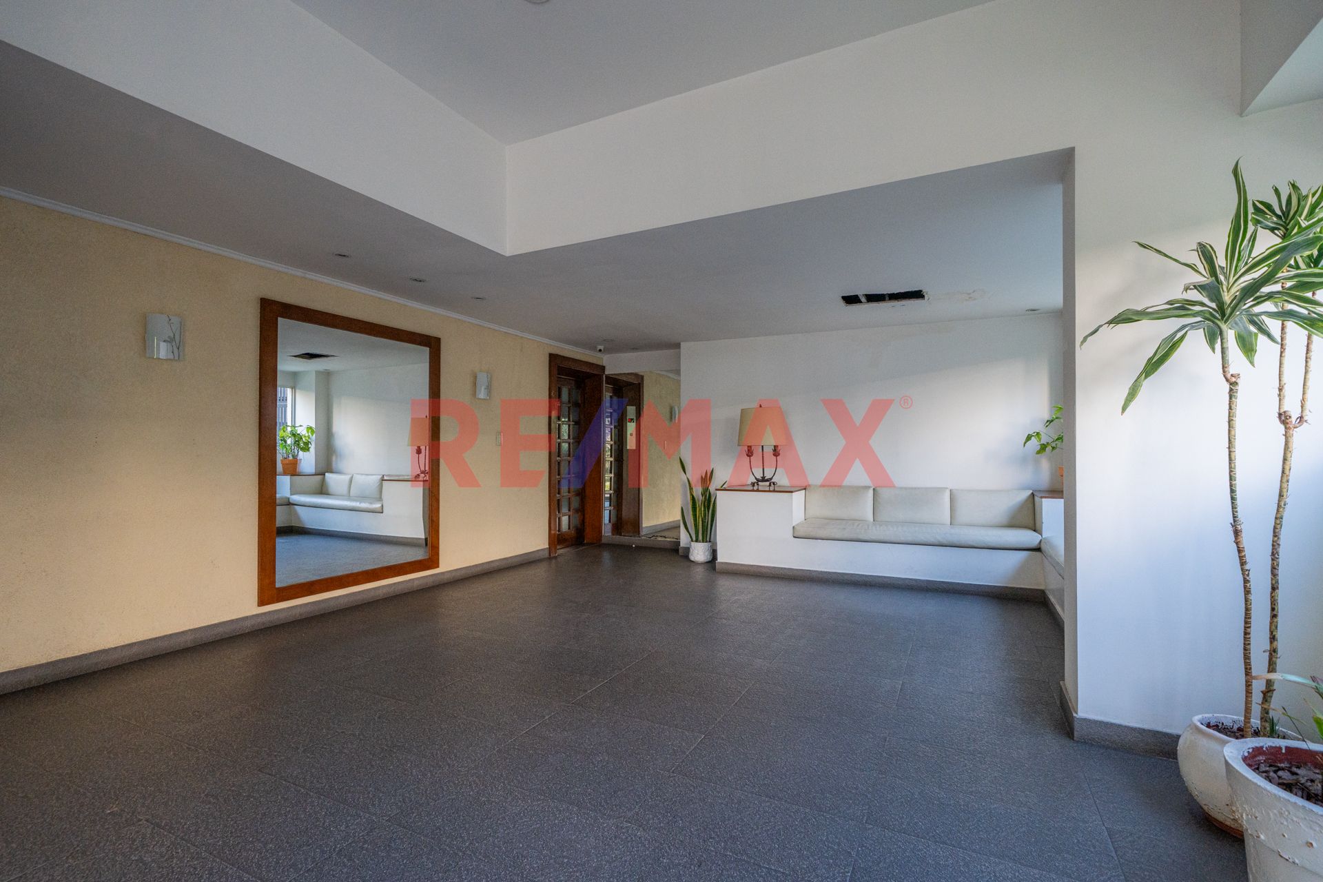 Venta Dpto 4 Amb.- Frente al Hipodromo- San Isidro