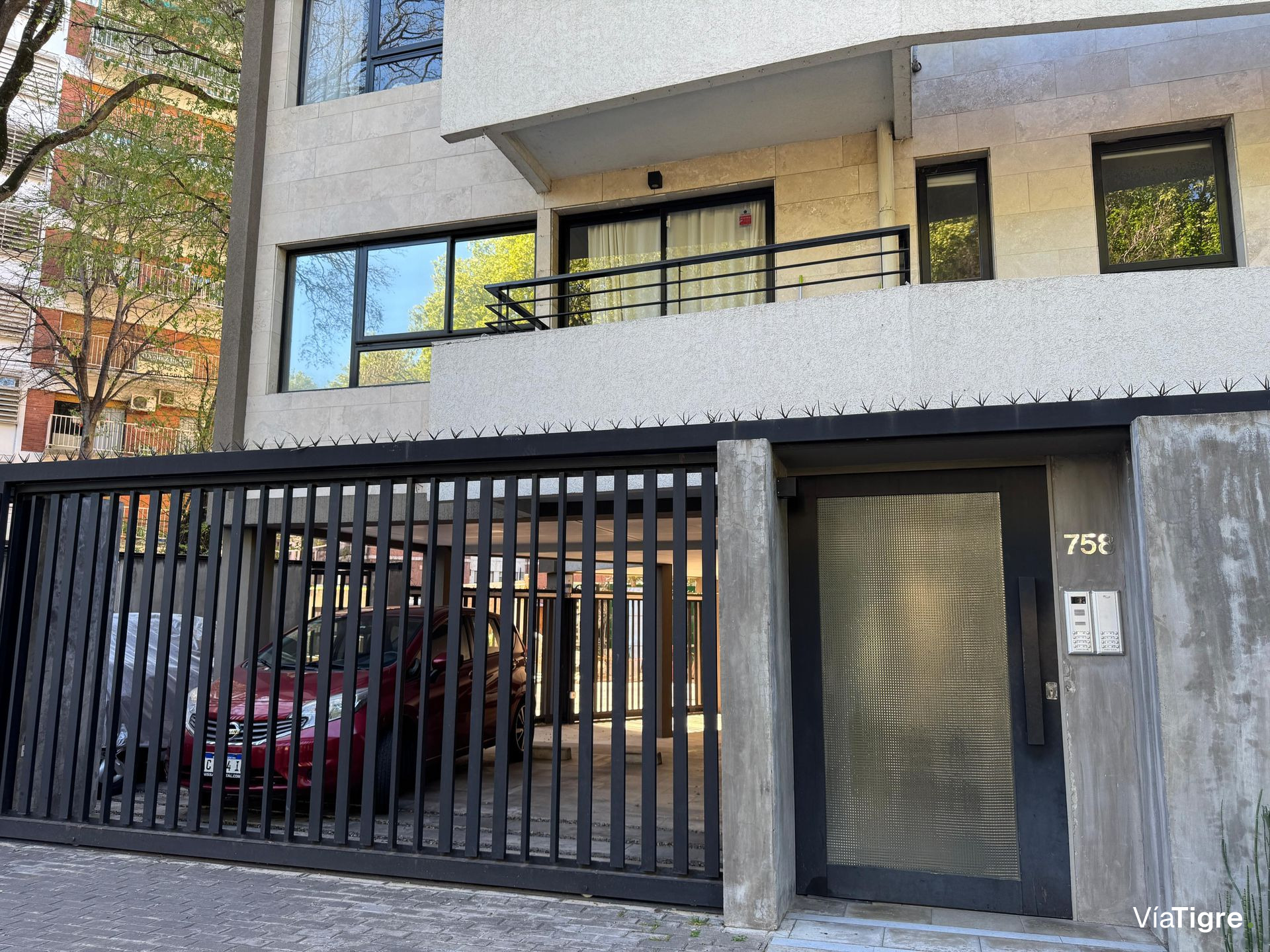 Pasionaria Martínez, 3 amb., Martínez