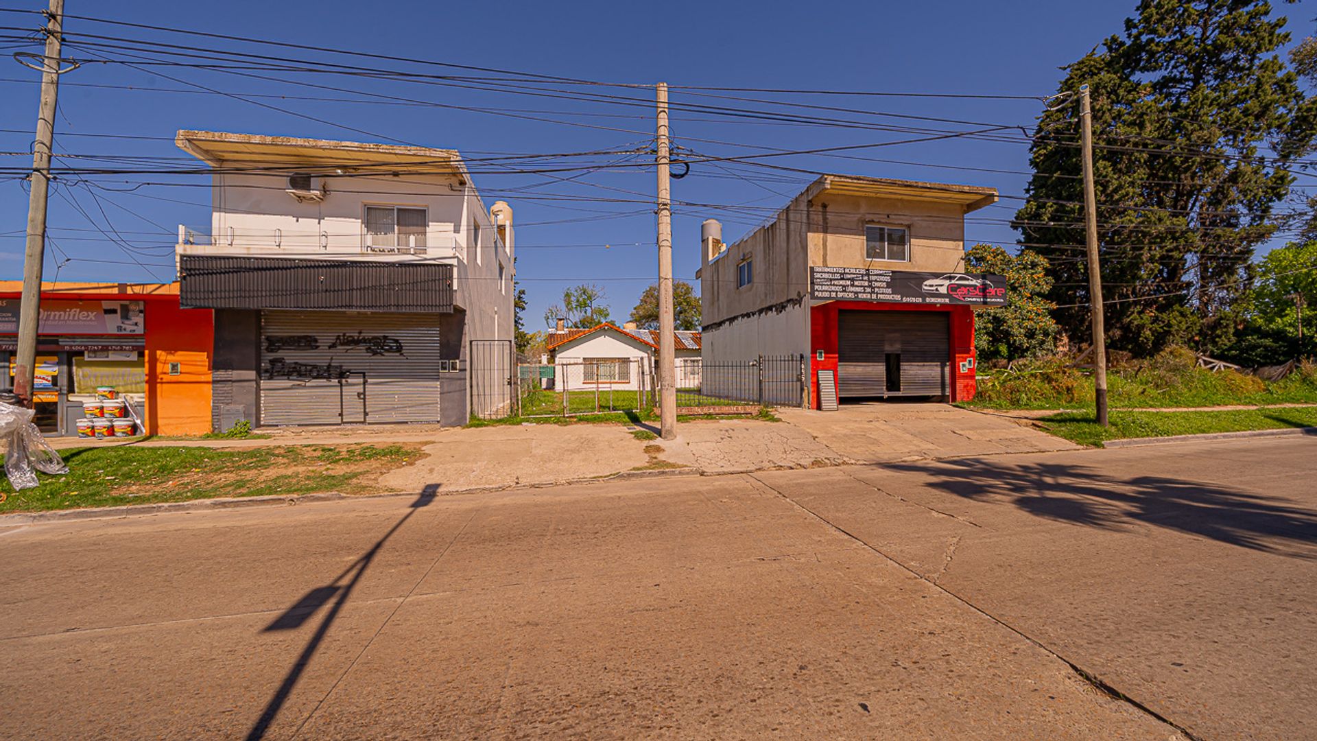 LOT 1000 square meters with constructions for sale BENAVIDEZ