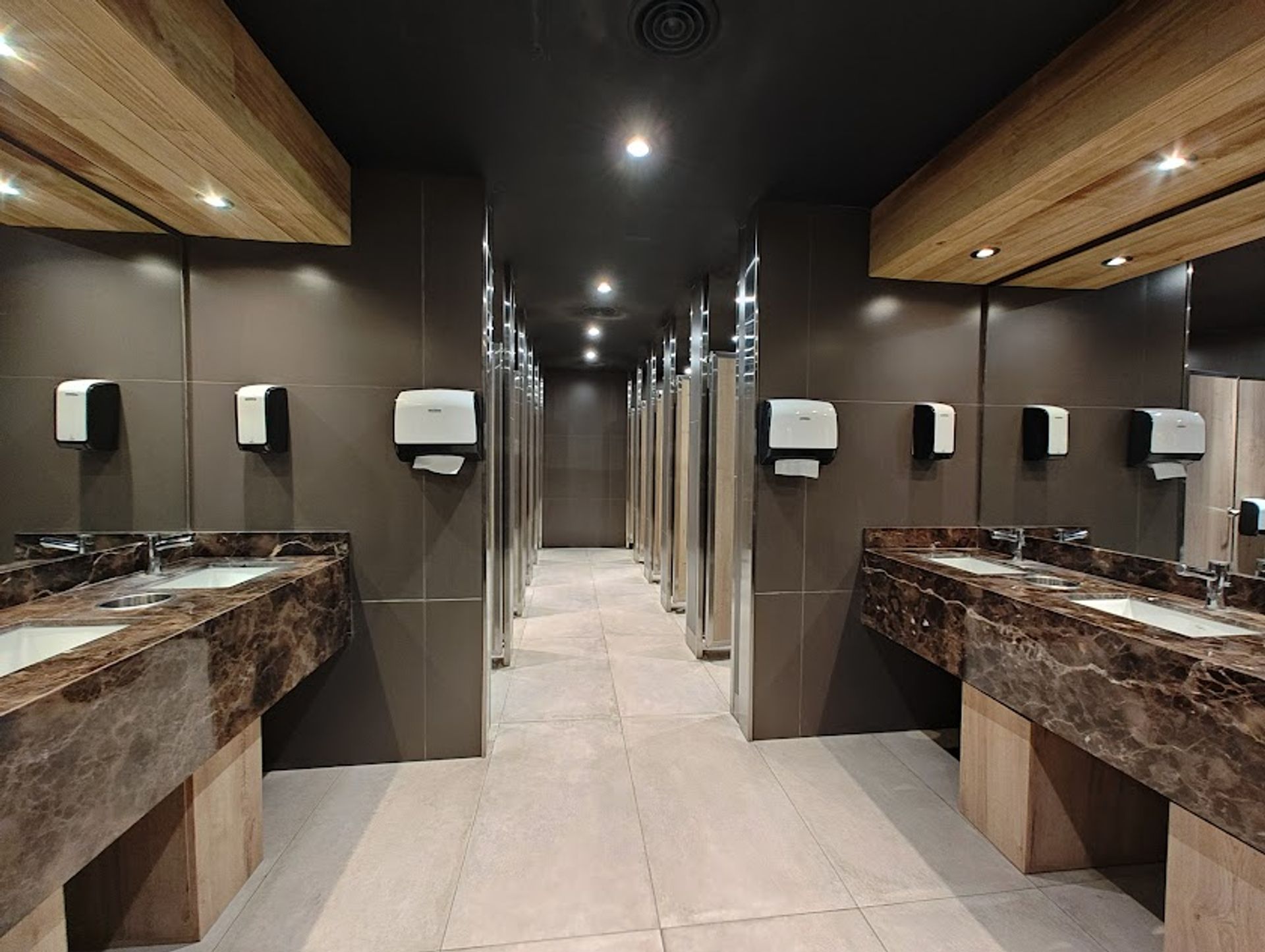 Casa Multifamiliar Venta Benavidez Zona Comercial