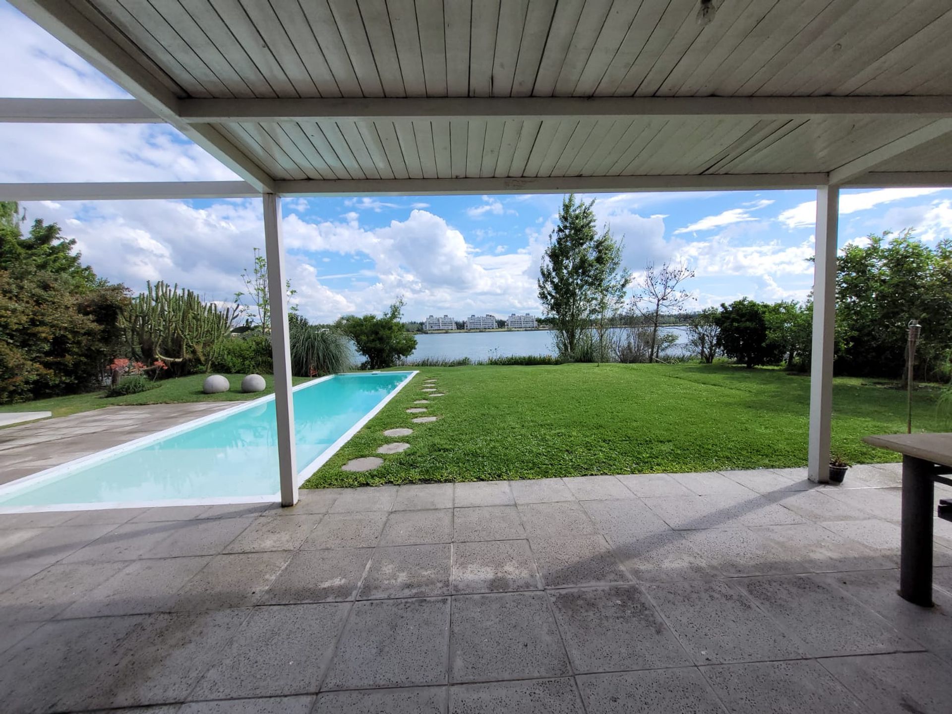 Venta Casa 4amb + dep a la laguna Barrio cerrTigre