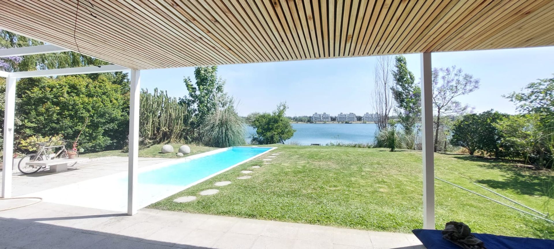 Venta Casa 4amb + dep a la laguna Barrio cerrTigre