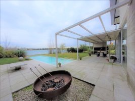 Venta Casa 4amb + dep a la laguna Barrio cerrTigre