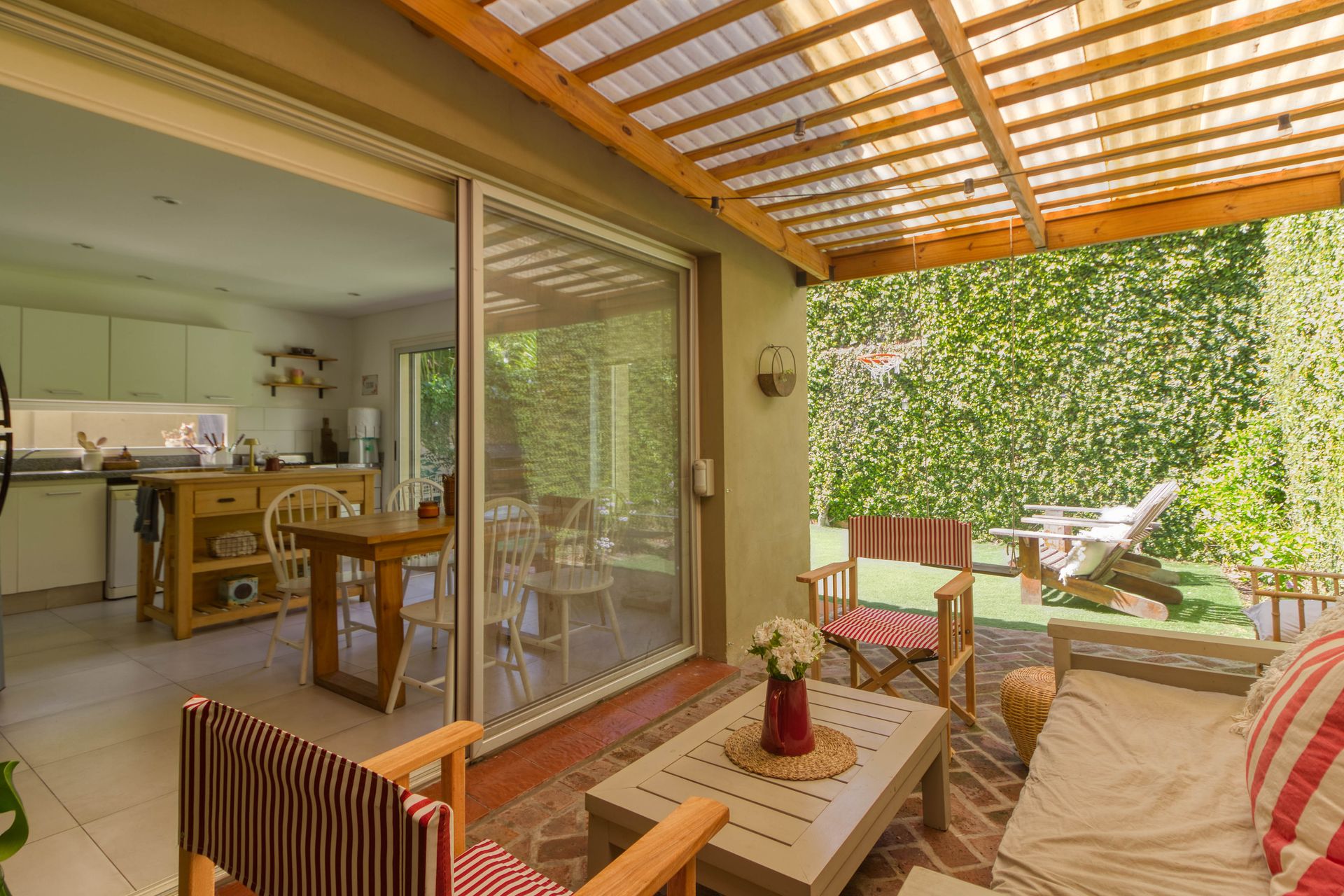 Casa En Martinez. 4 Ambientes. Refaccionada