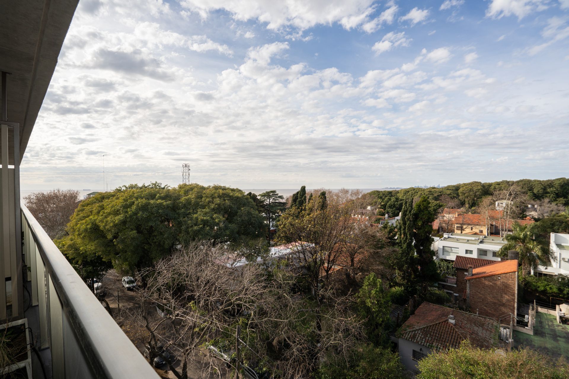 Casa En Martinez. 4 Ambientes. Refaccionada