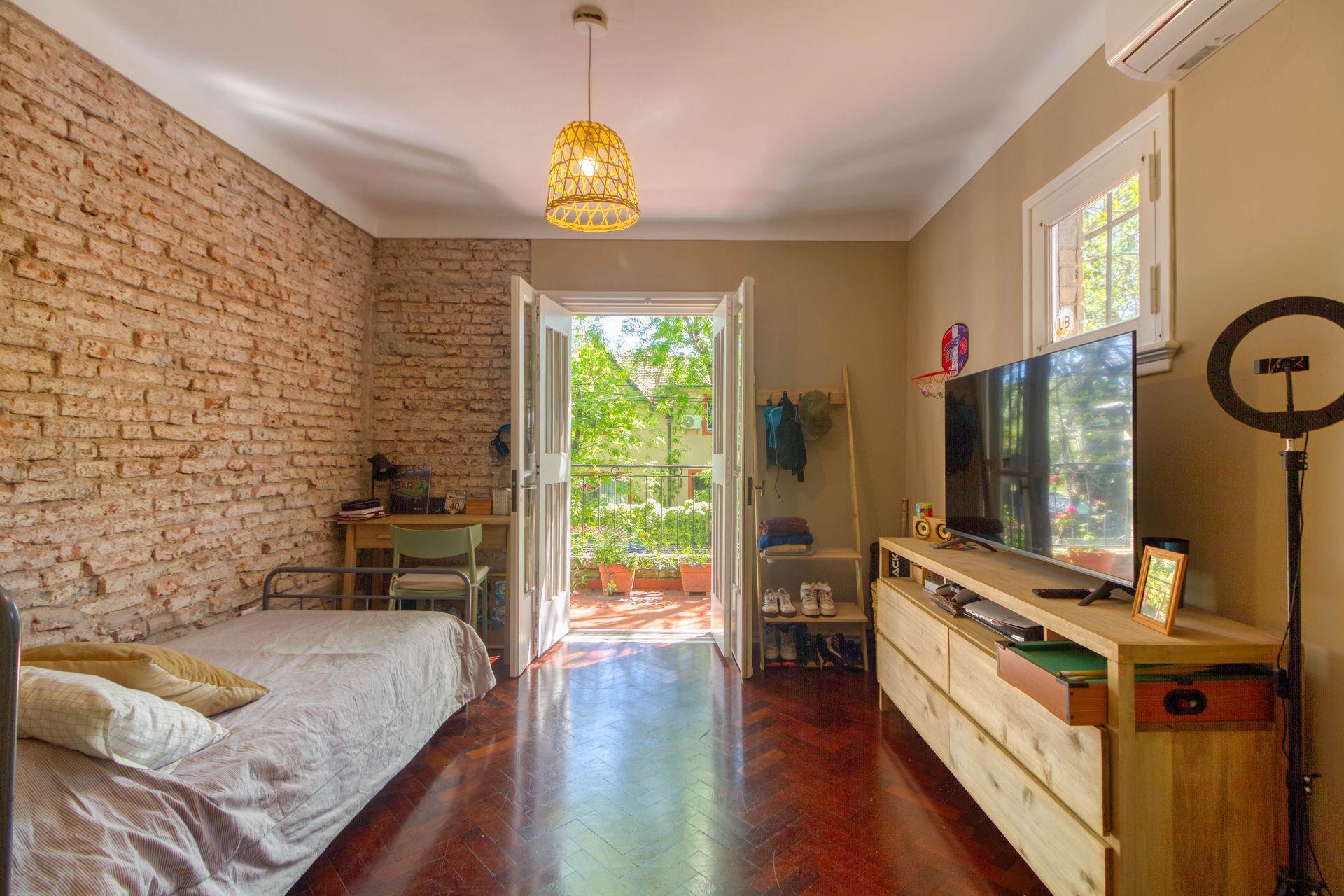 Casa En Martinez. 4 Ambientes. Refaccionada